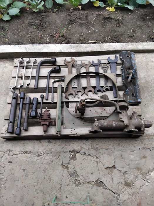 Продавам  разни части и артикули за селскостопански машини