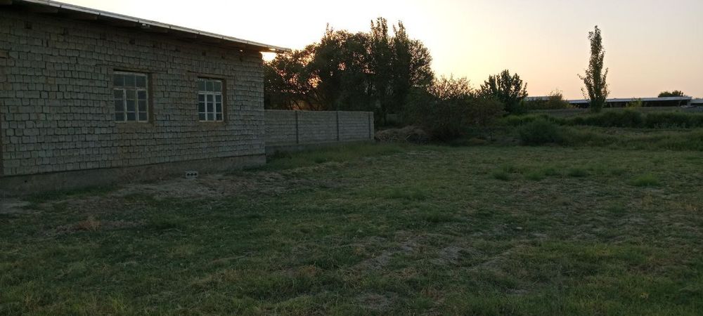 yer. 2 xona uy bn 8 sotix hovli oʻralgan srochnoy sotiladi