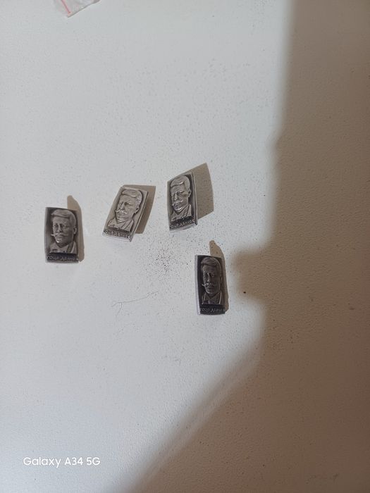 Значки по 5лв за брой