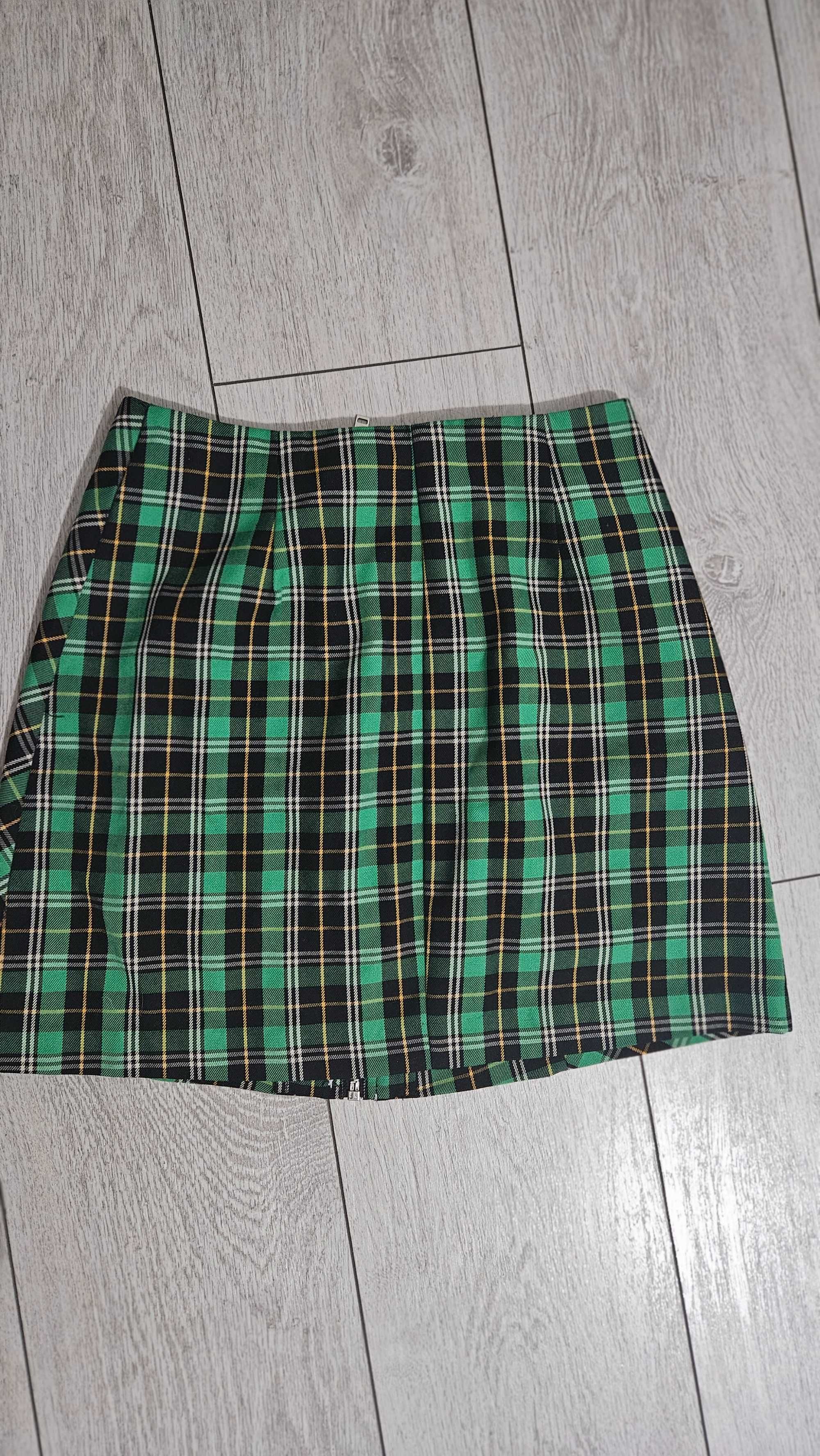 Fusta Stradivarius, Xs