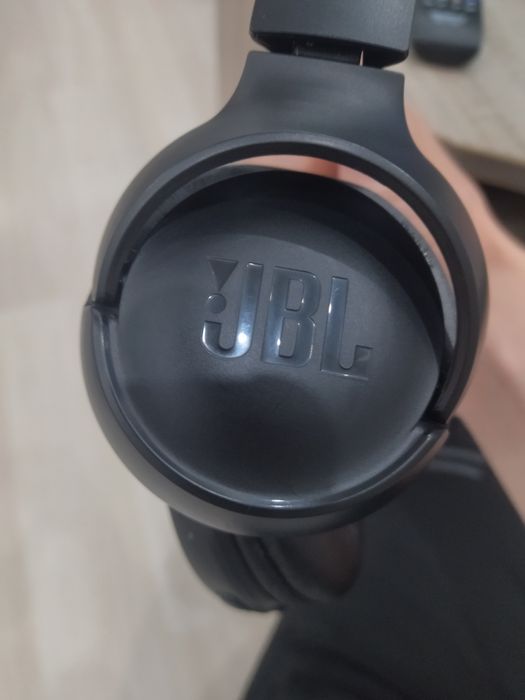 Наушники JBL держат 40 часов