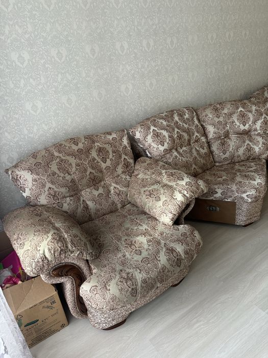 Диван , кресло .