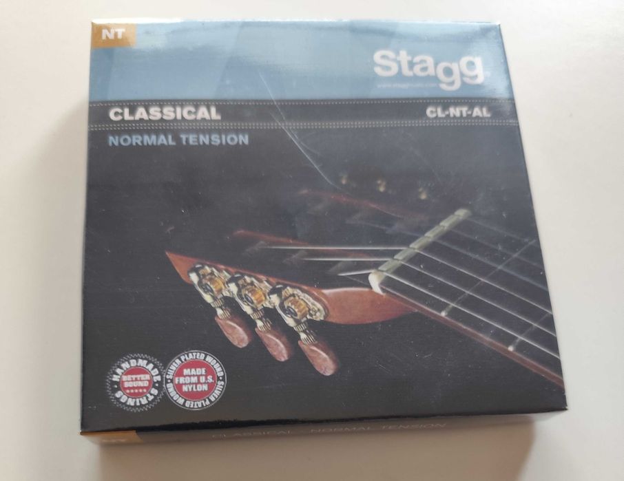 Акустична китара с Калъф, Колан и комплект от 6 струни.