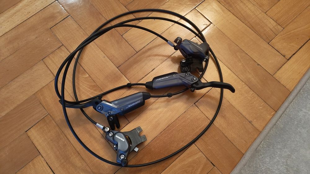 Спирачи SRAM Code Stealth, DB8, Renthal Fatbar Carbon, гуми Bontrager