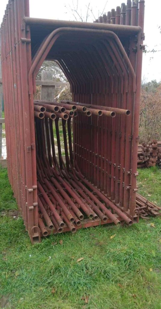 schela metalica și popi metalici de inchiriat