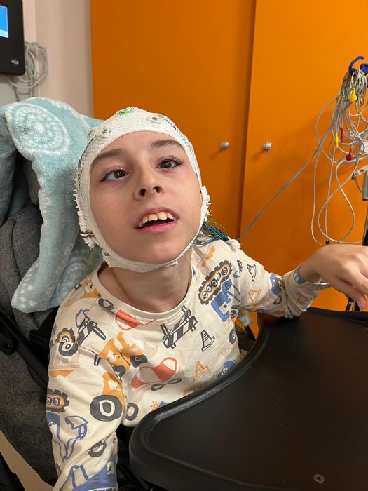 Denis are nevoie de ajutor pentru Terapii