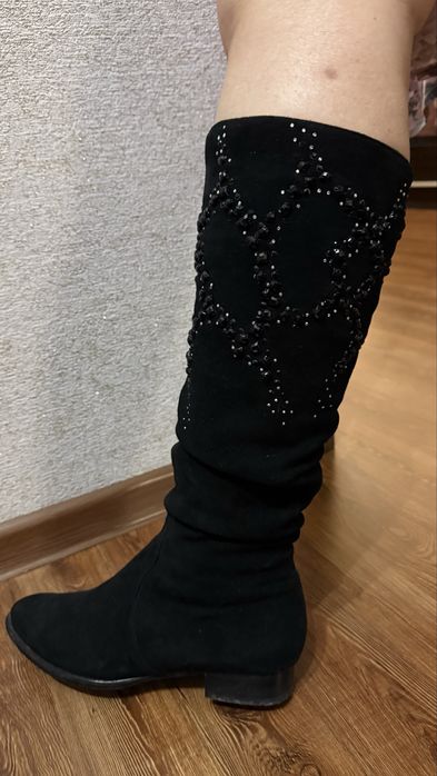 Продам зимние замшевые сапоги