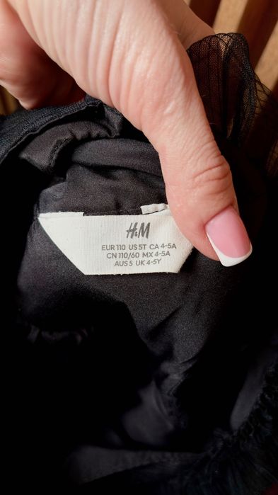 O rochie elegantă foarte frumoasă H&M