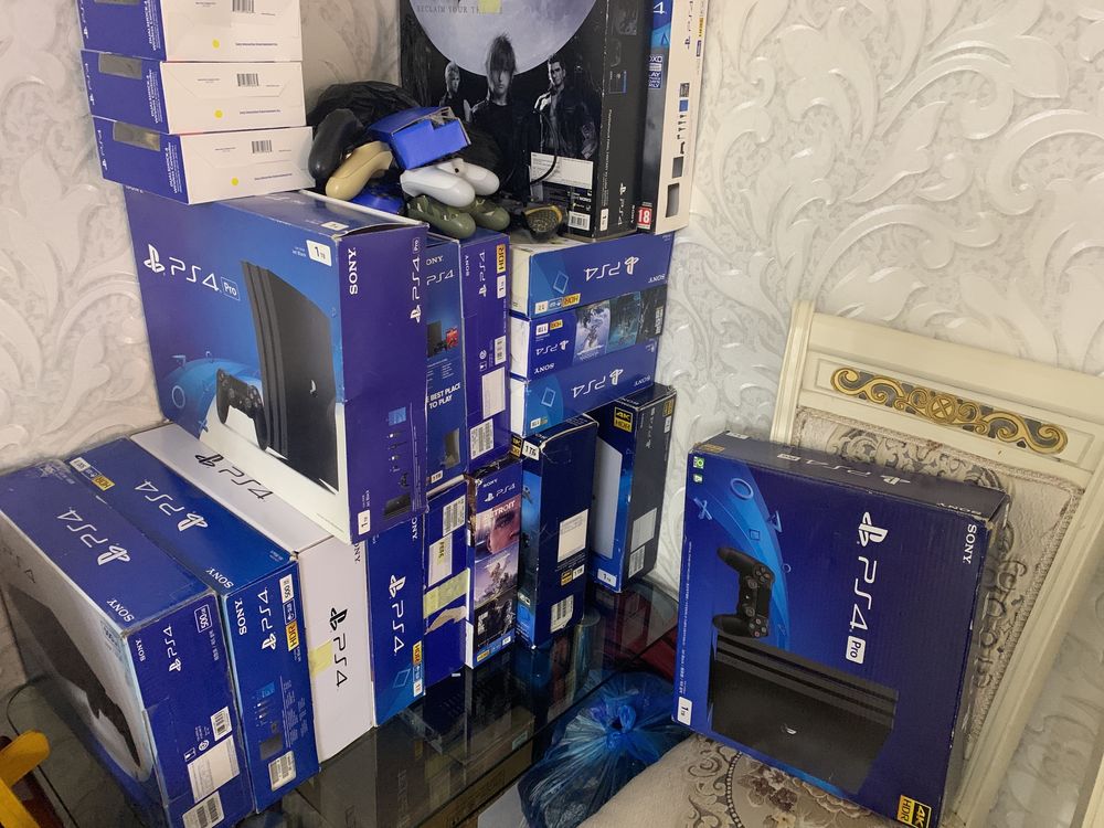 Ps4 pro 1TB HDR с играми 12-17 и один джестика оригинал