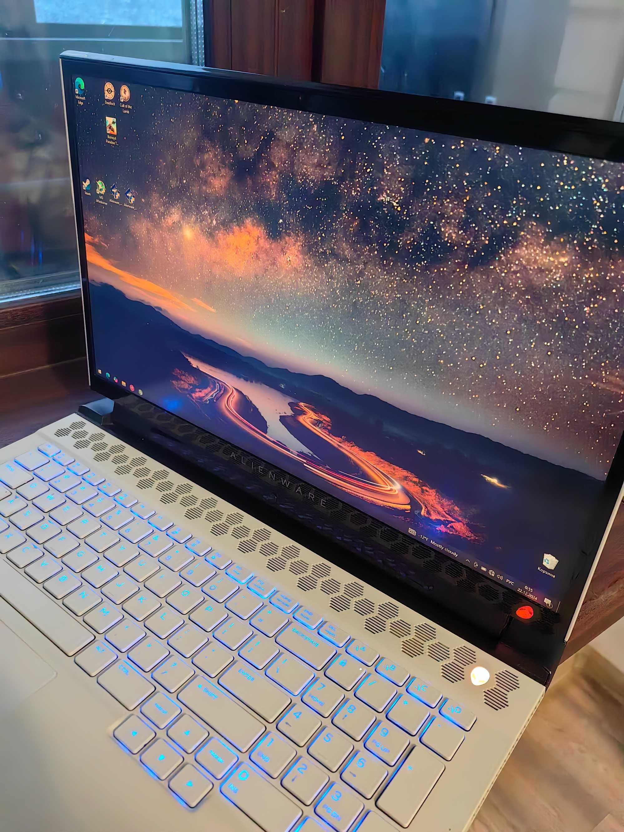 Alienware m17 r2 i9