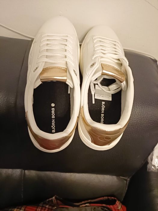 Adidași damă 38 Nou.