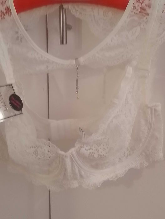 Френски луксозен дантелен сутиен с висулка бижу