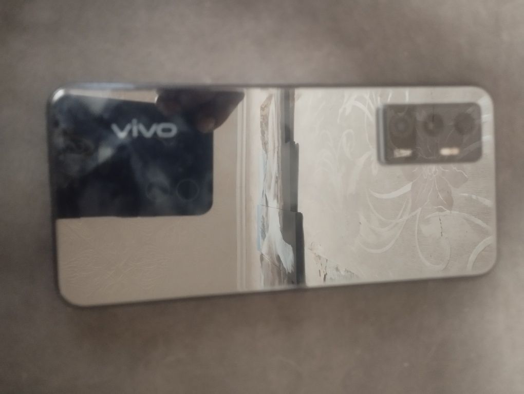 Продам телефоны Редми нот12 и Виво v23e