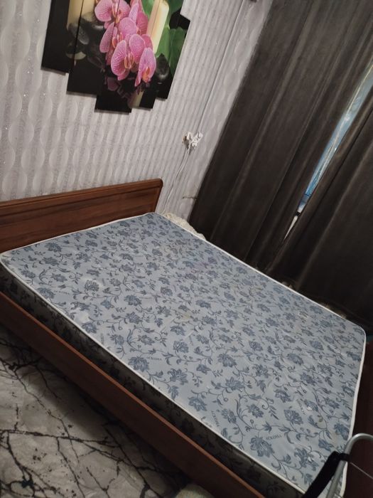 Продам двуспальную кровать
