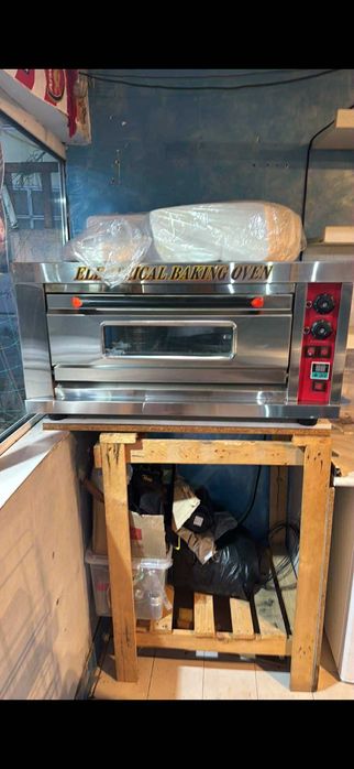 Продава се фурна за пица в добро състояние