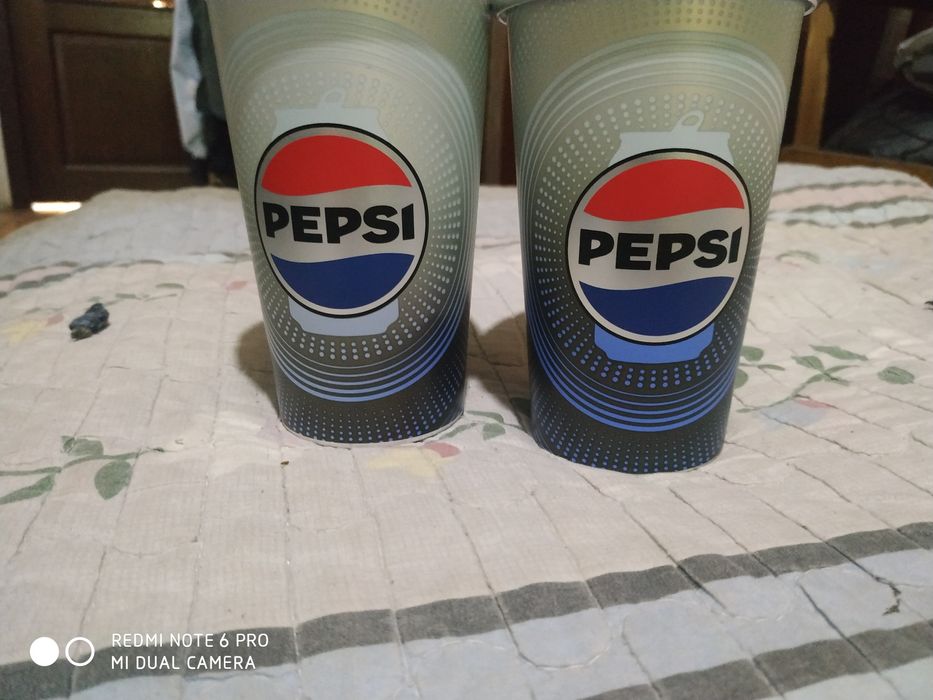 Стаканы пепси с меняющим цветом