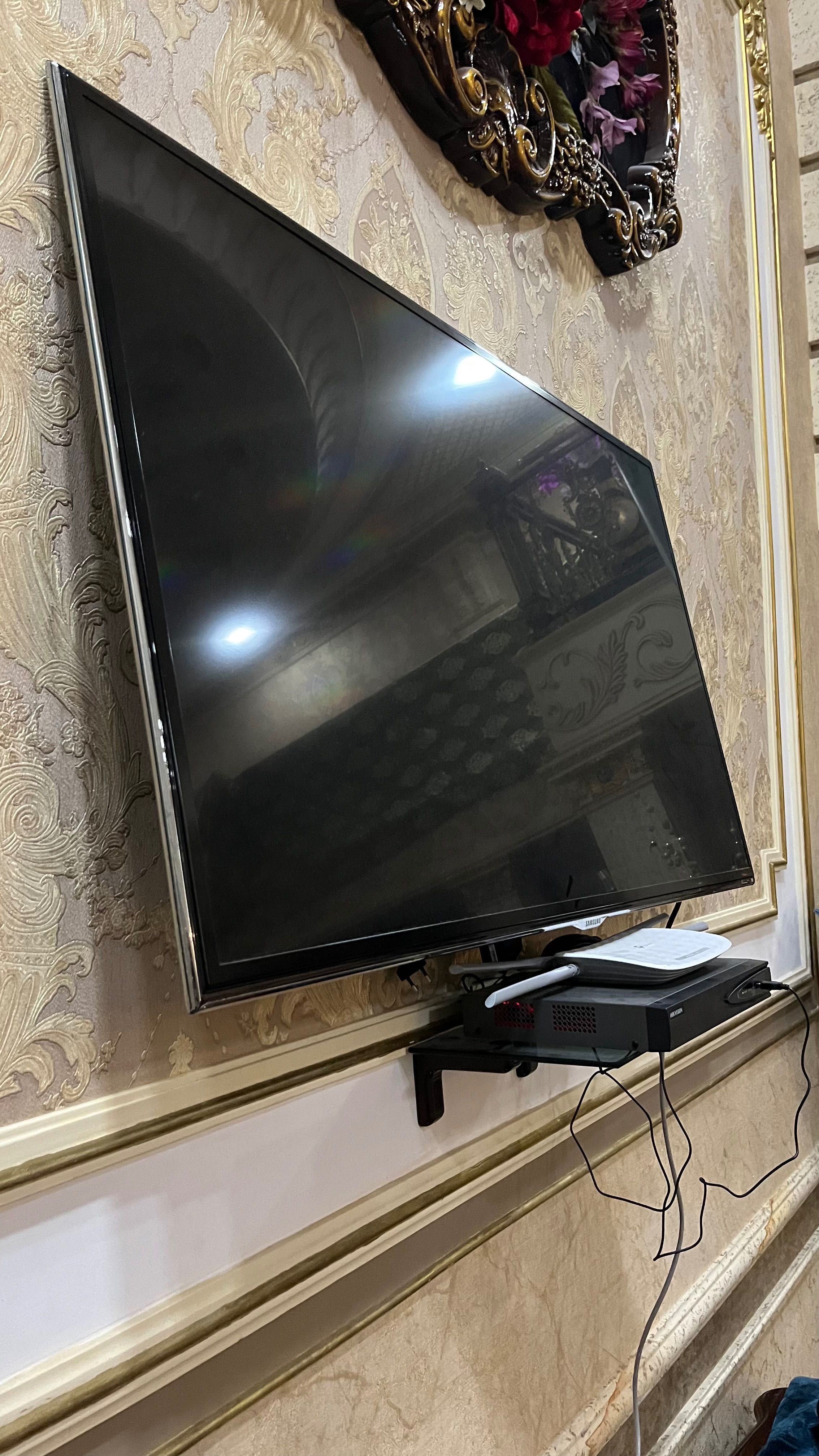 55ли ТВ Samsung (UE55ES6800S)