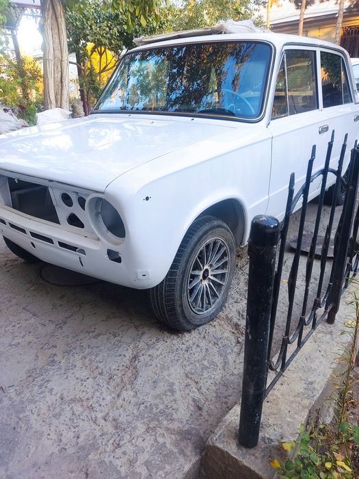Vaz 21011 kuzov sotiladi