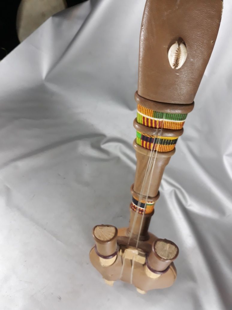 Instrument cu corzi coarde african original vechi de colecție macheta