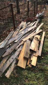 Остатъчен дървен материал от ремонт на покрив