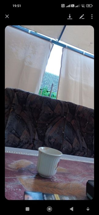 vînd cort bun culoare crem rezistent la vînt vijelii