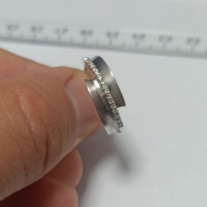 Inel aur alb 18 kt cu diamante