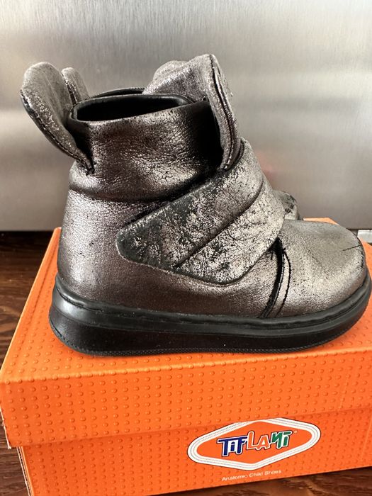 Продам зимнюю детскую обувь