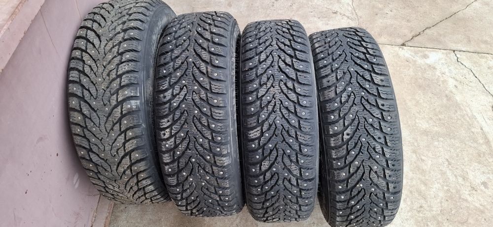 Продам комплект зимних шин