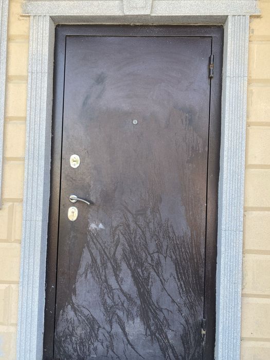 продаю.   двери железный.                .