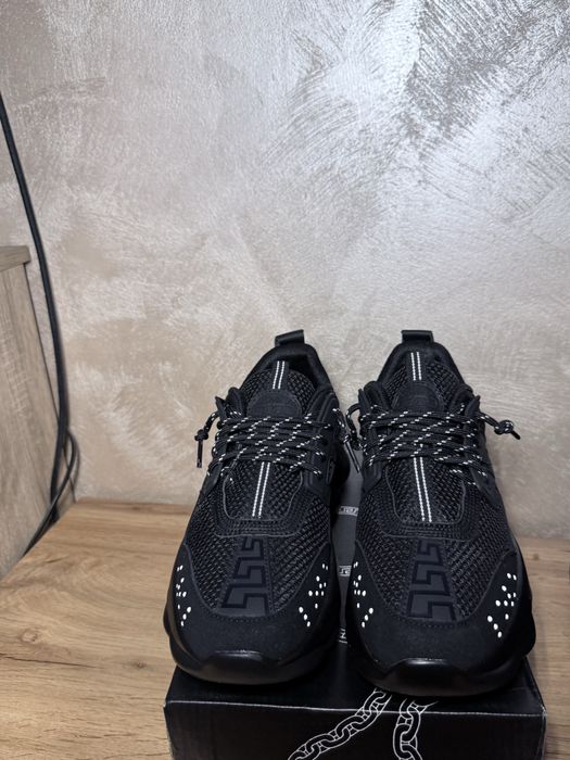 Versace chain reaction