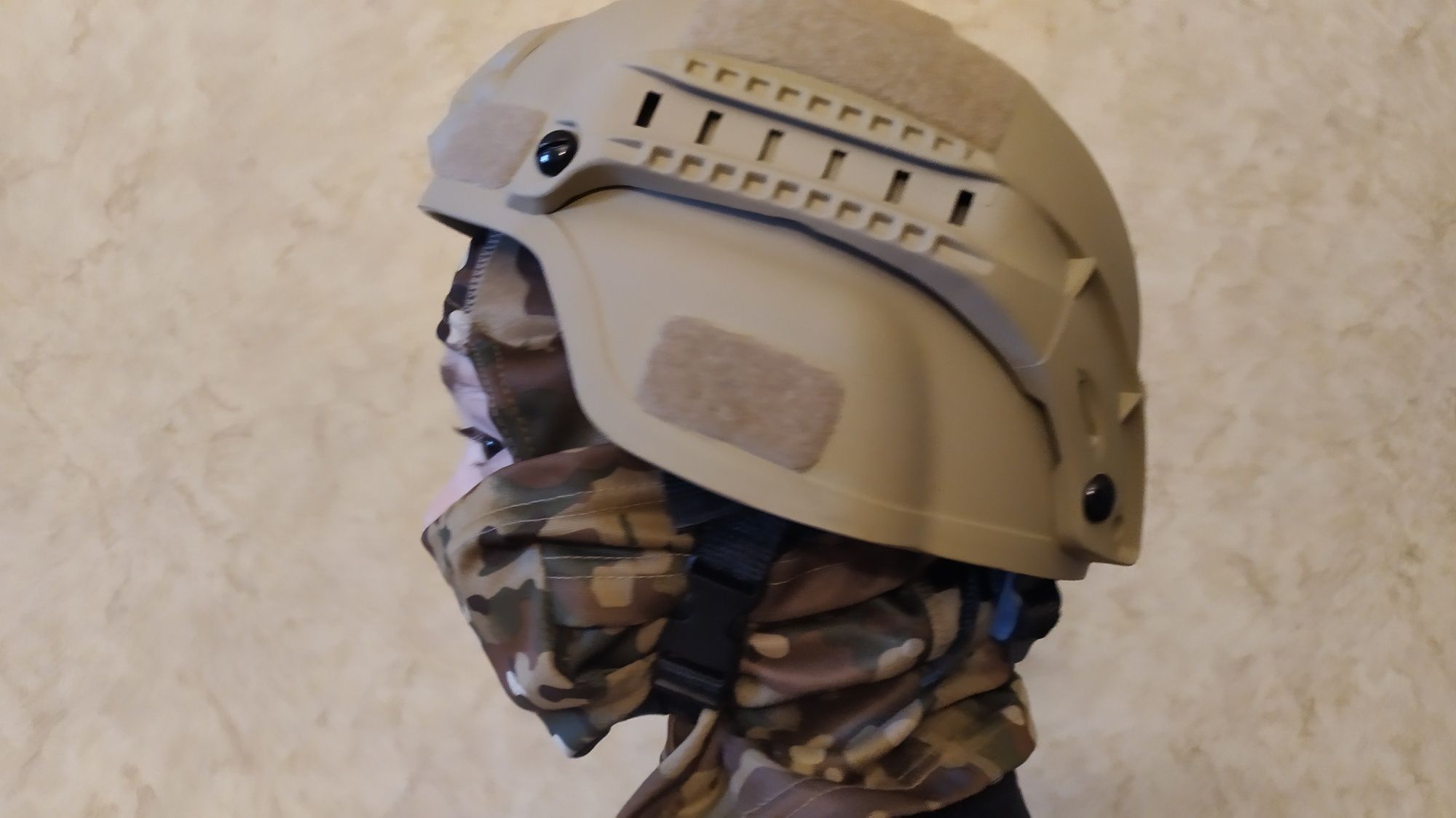 Шлем каска военаая Китай пластикновые
