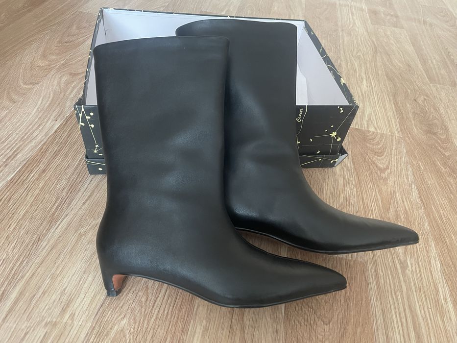 Продам сапоги, не высокий устойчивый каблук