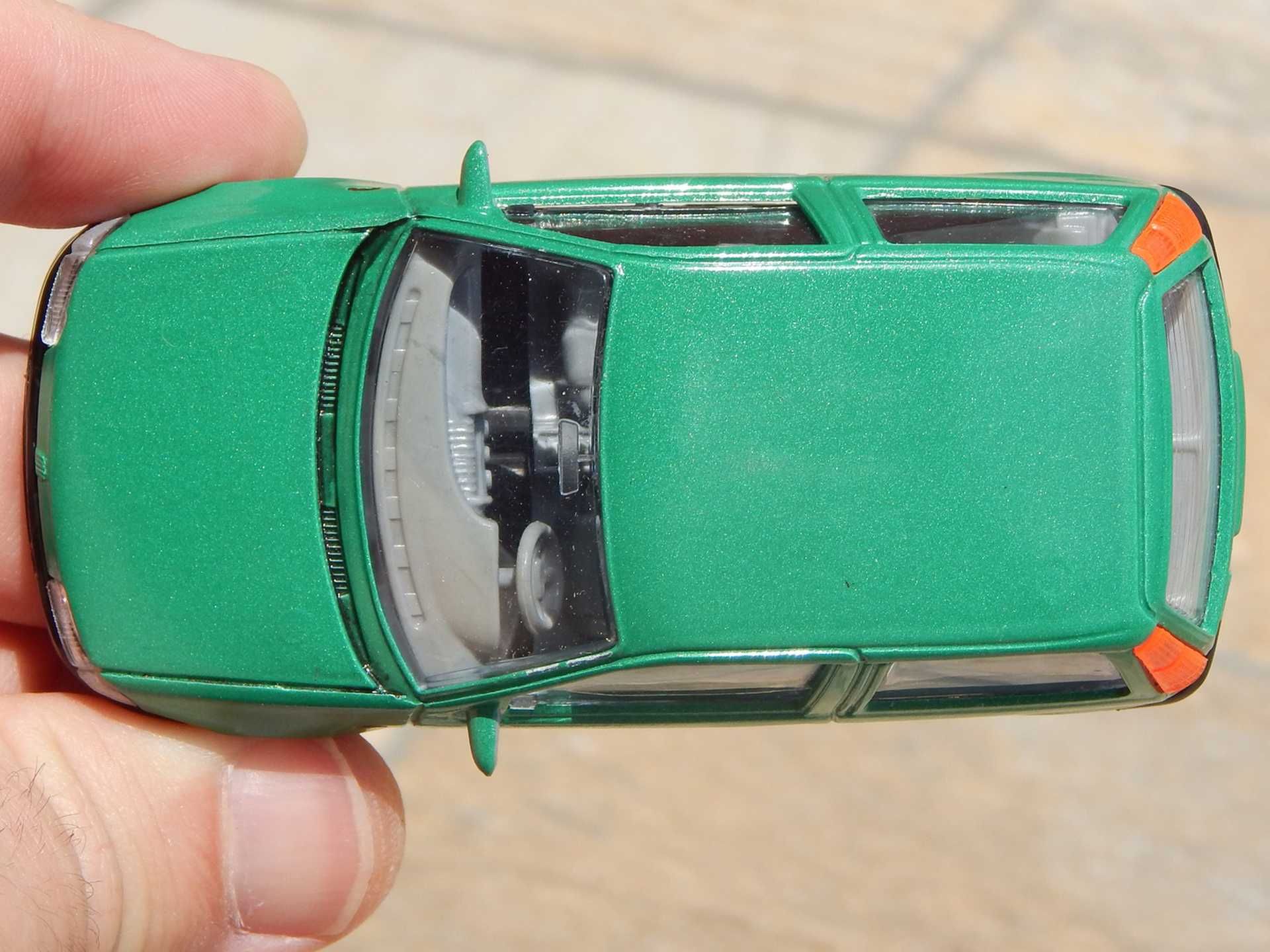 Macheta FIAT Punto I (1993–1999) Bburago fabricat Italia sc 1:43 uzat