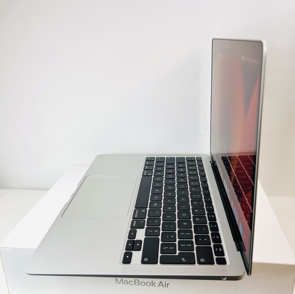Apple MacBook Air 13inch M1 8RAM 256GB 100% Батерия! Гаранция