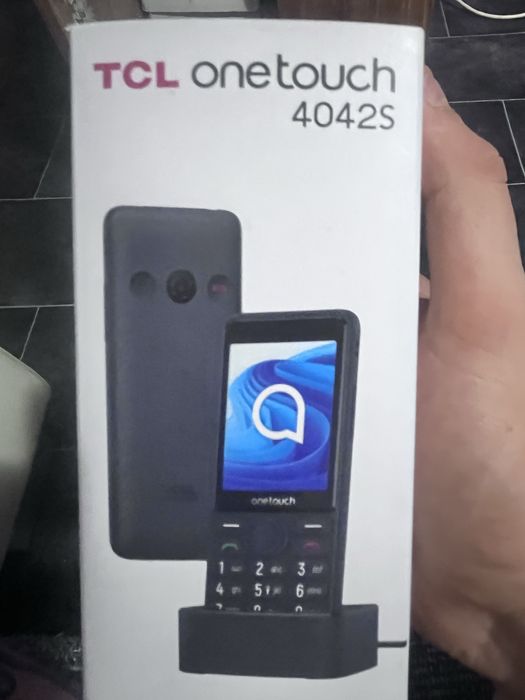 Продавам TCL 4042S