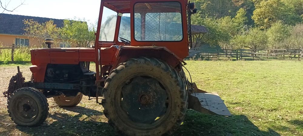 Vând tractor forestier U650 cu troliu pe aer doi tamburi
