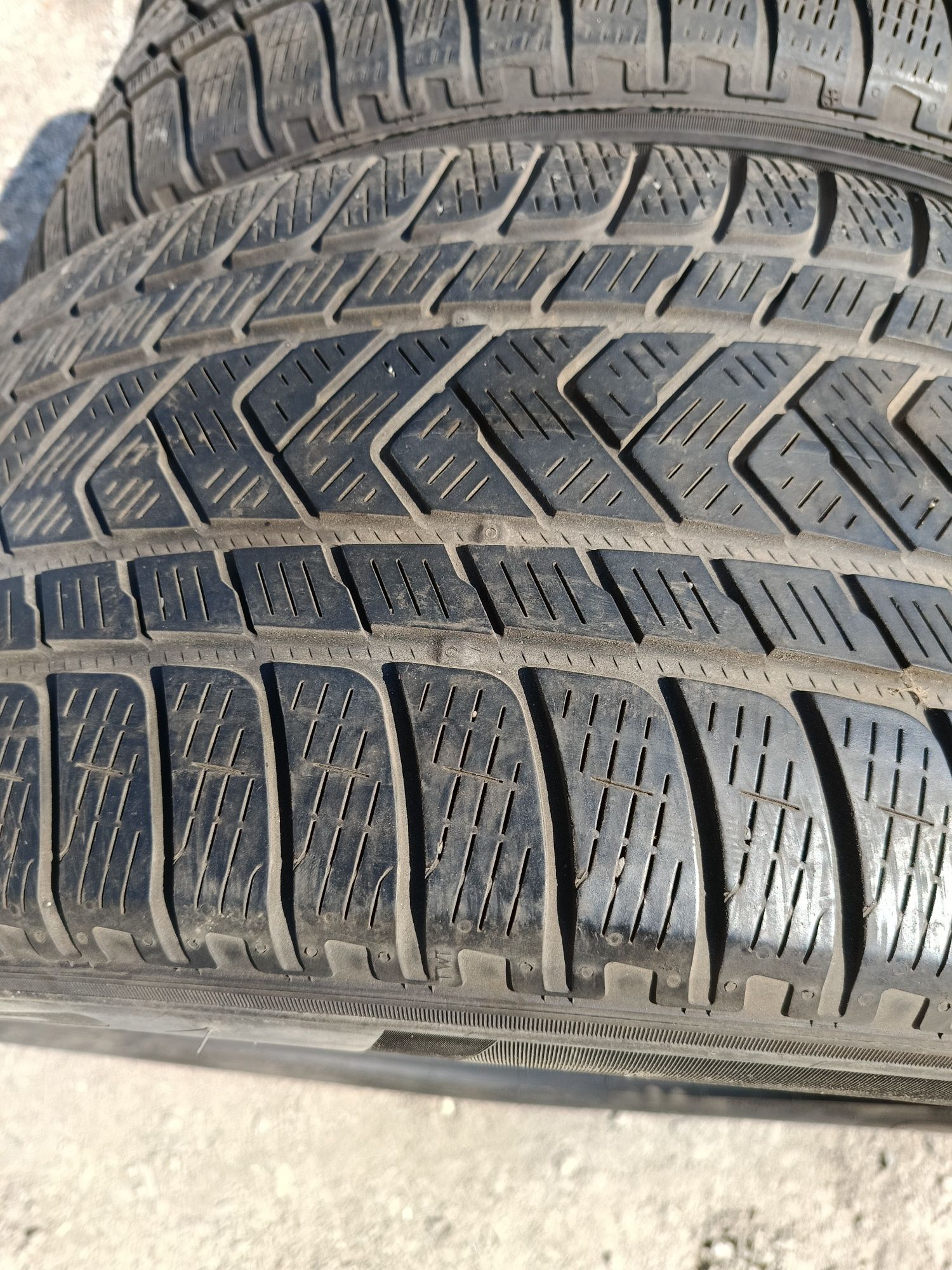 Зимни гуми -20цола -275/50-1бр.-95лв."PIRELLI"