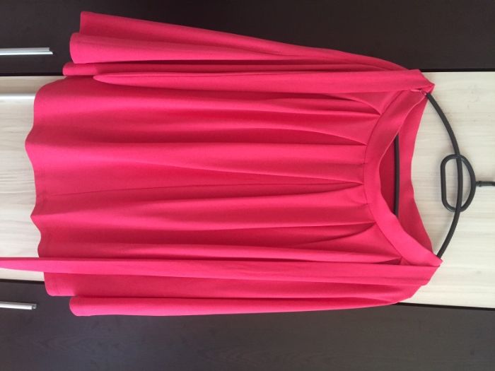 Розова плисирана пола