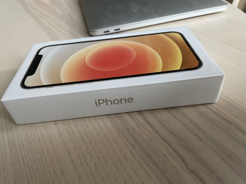 iPhone 12, White, 64 GB Чисто нов - неразпечатан