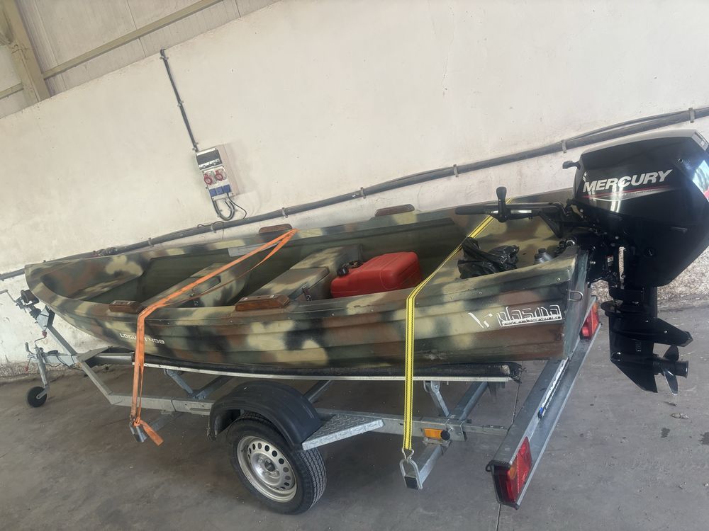 Barca motor si cu peridoc