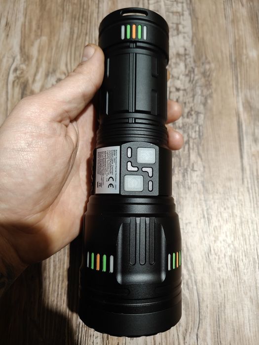 Дълекобоен, мощен, LED фенер,метален, тип лазерен!