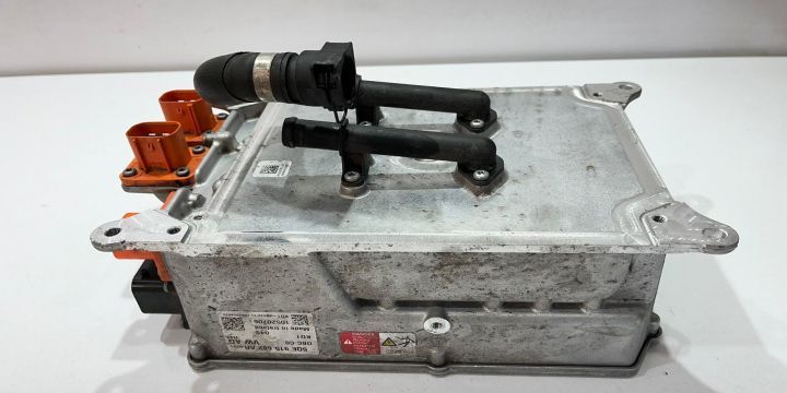 Incarcator baterie 5QE915682AR Volkswagen VW Passat B8