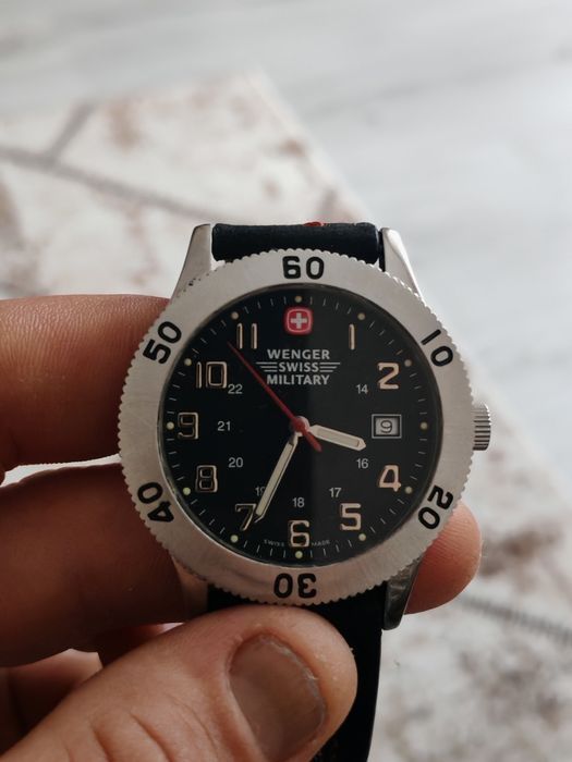 Продавам автентичен швейцарски часовник Wenger Swiss Military, модел о