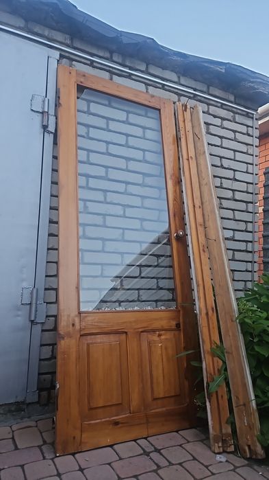 Продам дверное полотно со стеклом