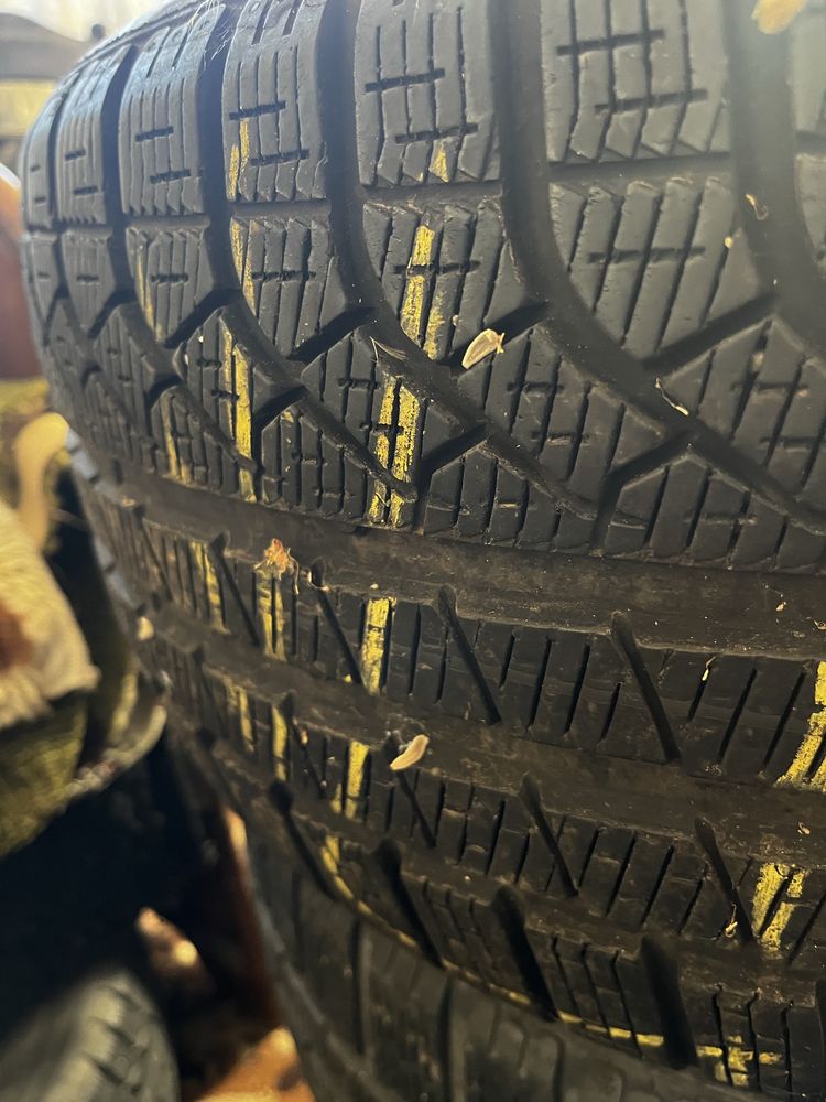Зимни гуми Pirelli 245/45/18