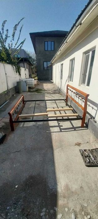 кровать без матраса