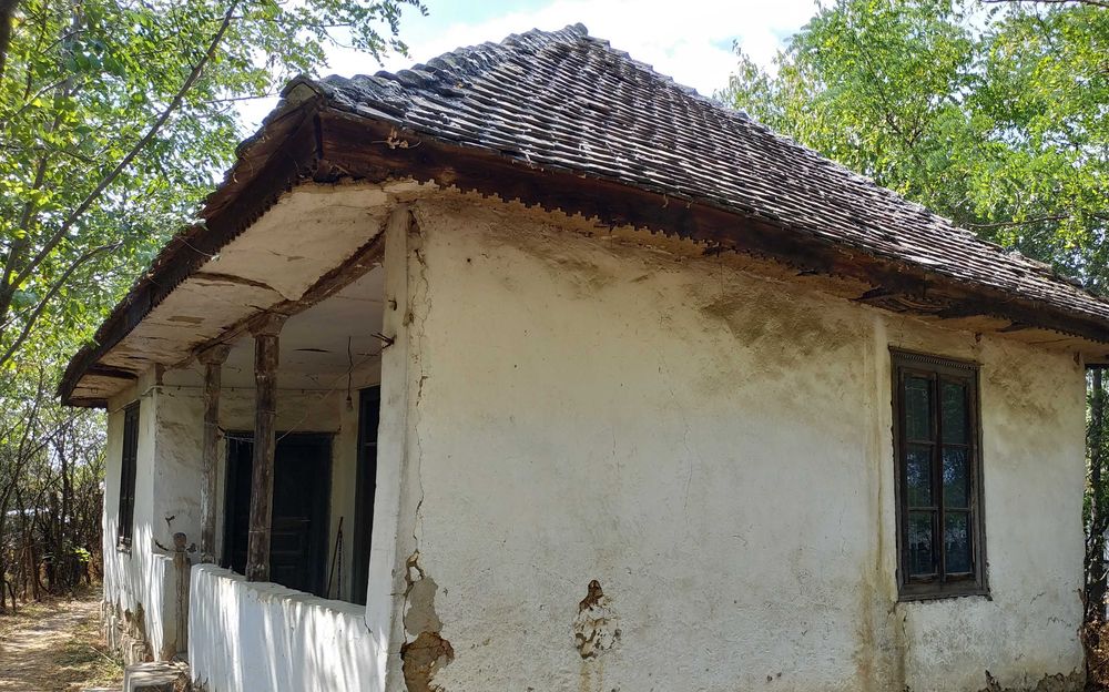 Casă locuibilă 74mp cu teren 1100mp în Vânjuleț la 25km de Tr. Severin