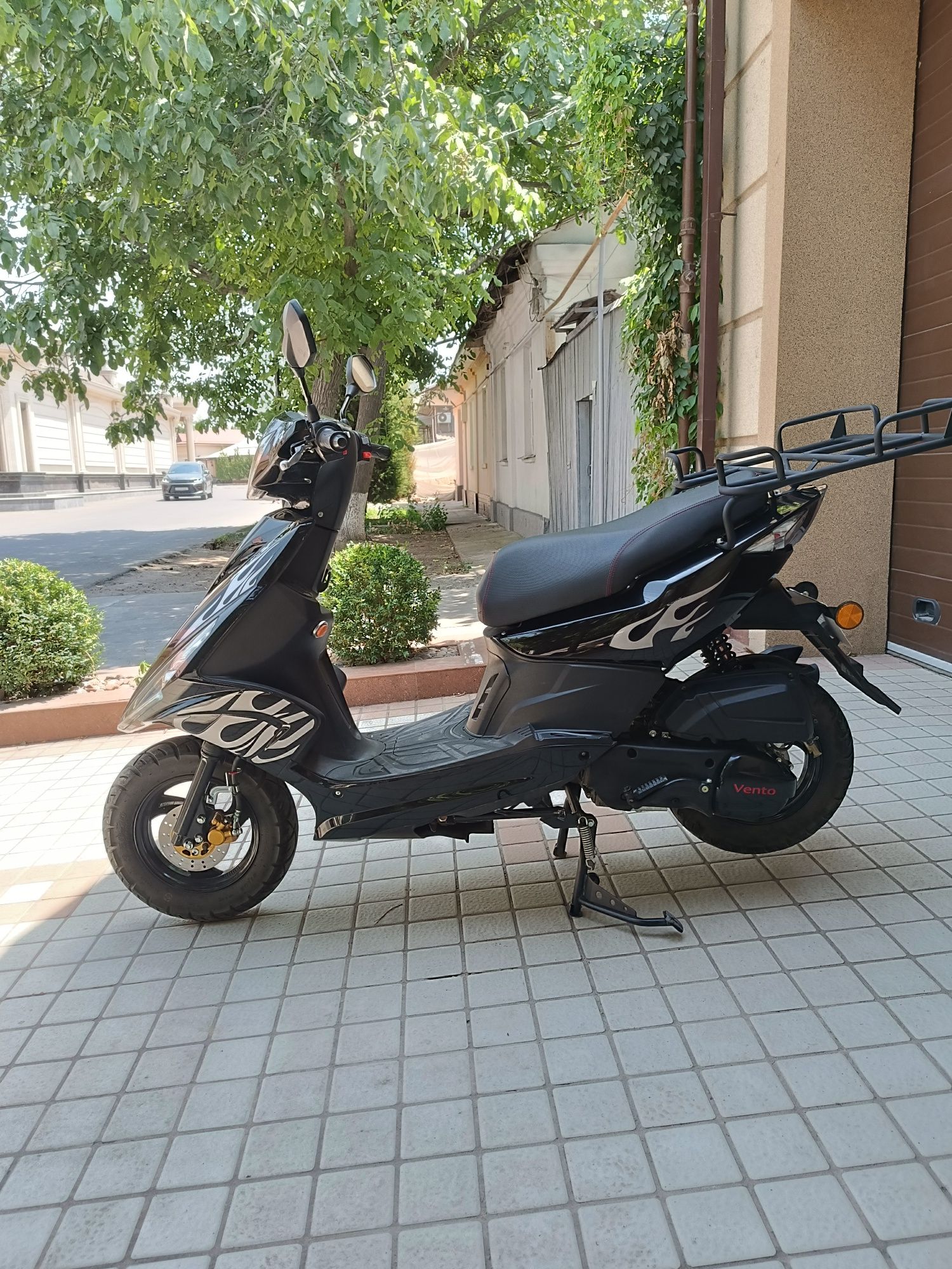 Продаю скутер VENTO 150CC проктический новый пробег 1550км .