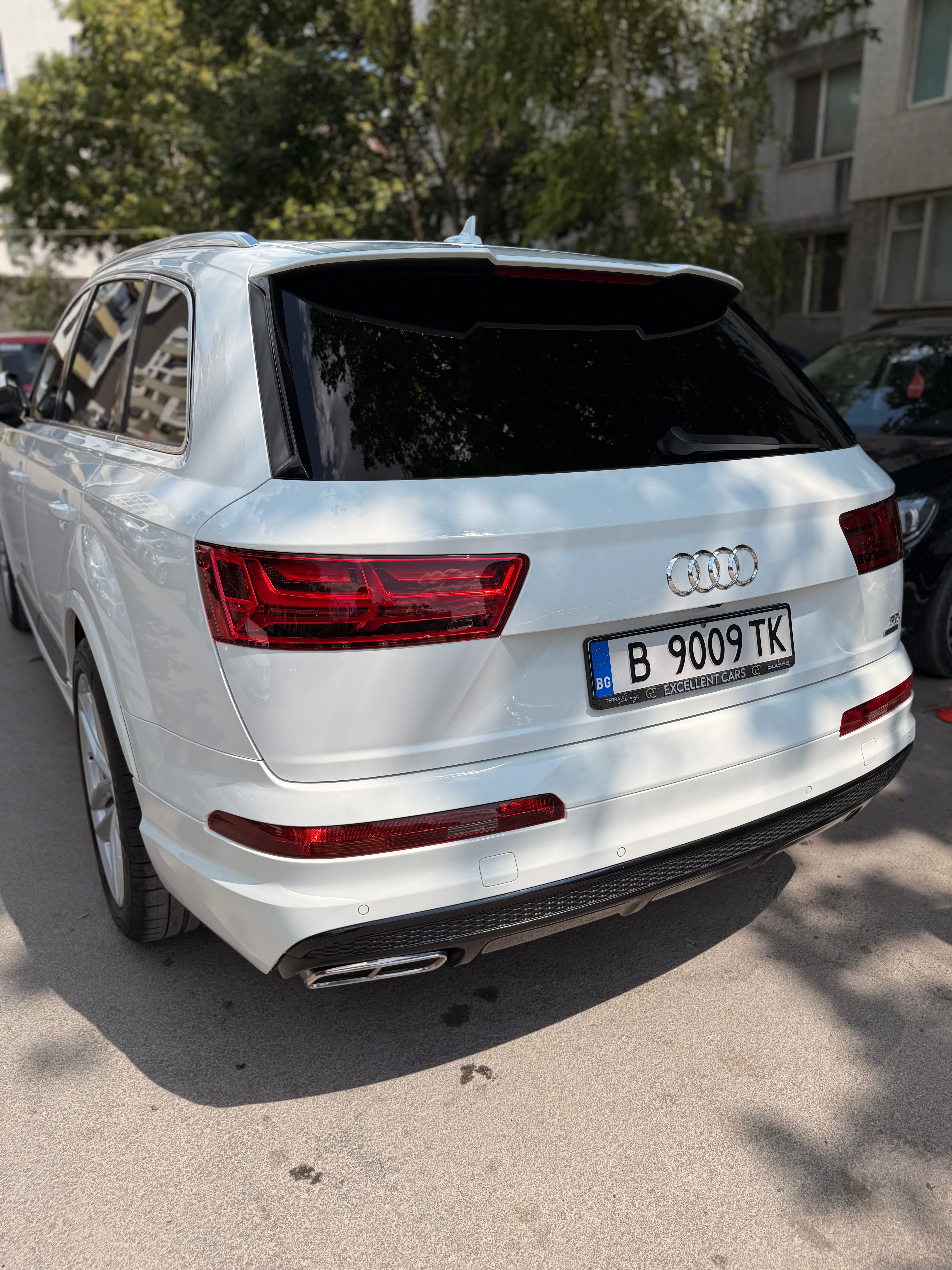 Audi Q7 2016 година