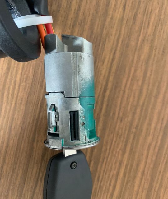 Contact cu cheie Dacia Logan prima generatie